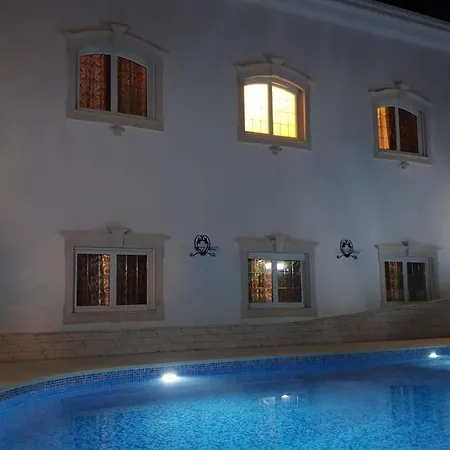 Holiday 7 Villas & *