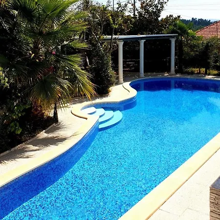빌라 Holiday 7 Villas & *