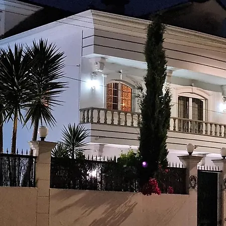 빌라 Holiday 7 Villas &