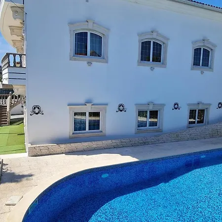 Holiday 7 Villas &