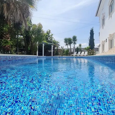 Holiday 7 Villas & *