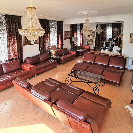 Holiday 7 Villas &