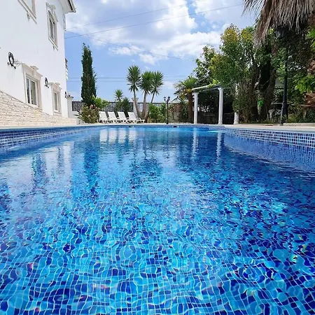 빌라 Holiday 7 Villas &